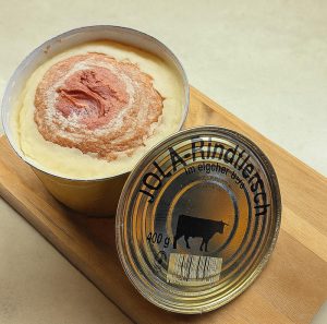Rindfleischkonserve geöffnet
