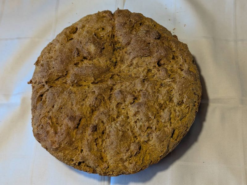 Rundes, knuspiges Kürbisbrot