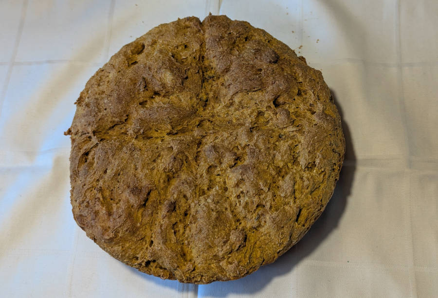 Rundes, knuspiges Kürbisbrot