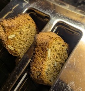 Kürbisbrot als Toast