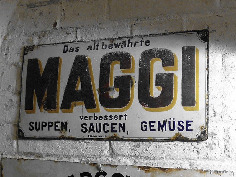 Historische Maggi-Werbung auf Blechschild