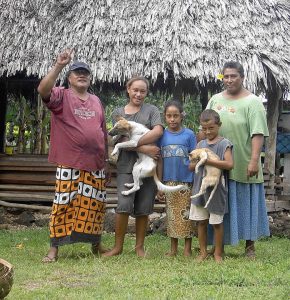Samoa Familie mit Hund