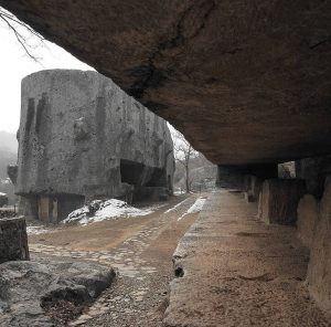 Yangshan Quarry Steinruch mit riesigen Steinklotz