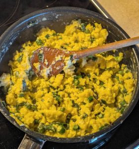 Rührei mit Knoblauchbüten