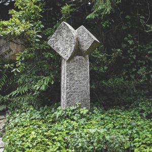 Dresden Hosterwitz Grabmal und Grab der Mieze Schindler