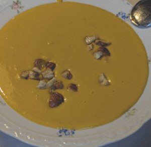 Kürbissuppe mit Edelkastanien