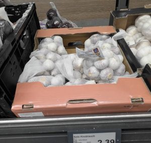 Soloknoblauch im Supermarkt